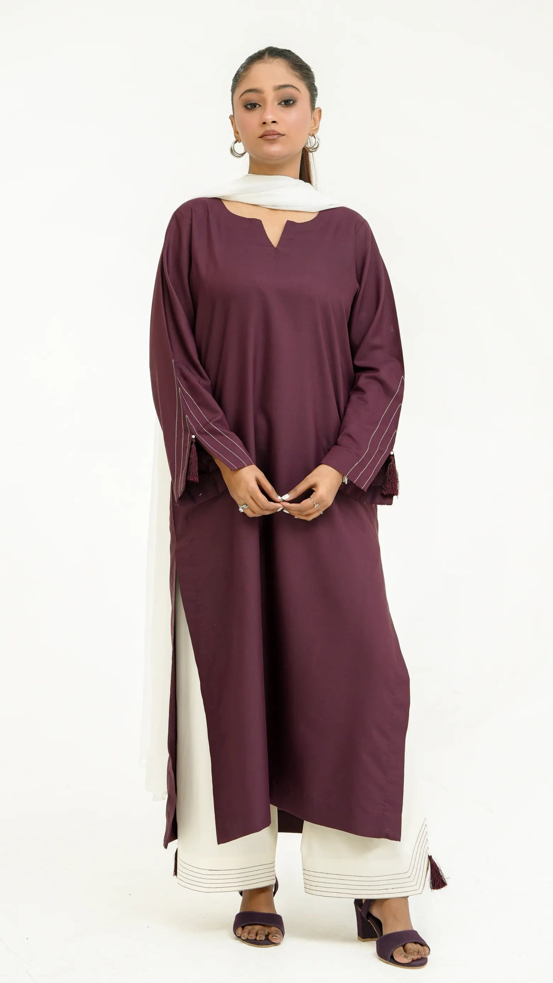 Minimal eastern wear with tassel sleeve detailing